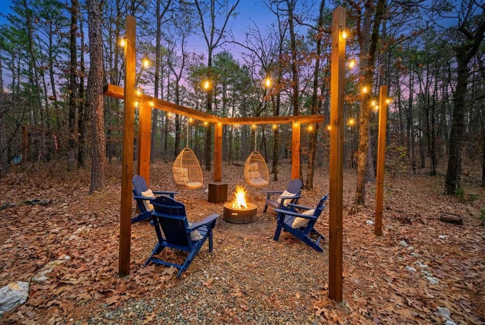 Retro Retreat Stargazing Dome, Sauna and Hot Tub House in Oklahoma