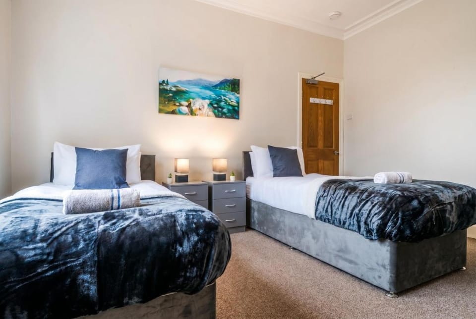 Bed, Decorative detail, Bedroom, towels