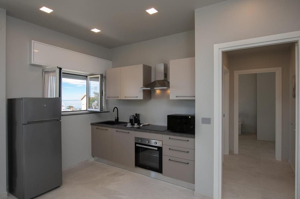 Kitchen or kitchenette, dishwasher, oven, pet friendly, stove