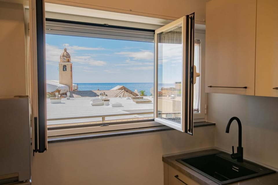 Day, Natural landscape, Kitchen or kitchenette, Sea view