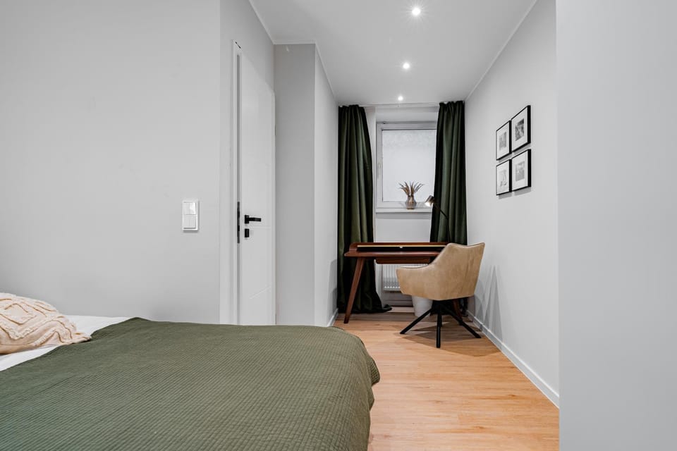 Bedroom, wardrobe