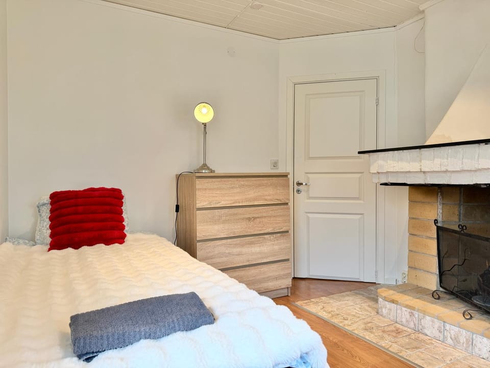 Workers Villa - 5 BR - 2 Bath - Volvo - Parking House in Gothenburg