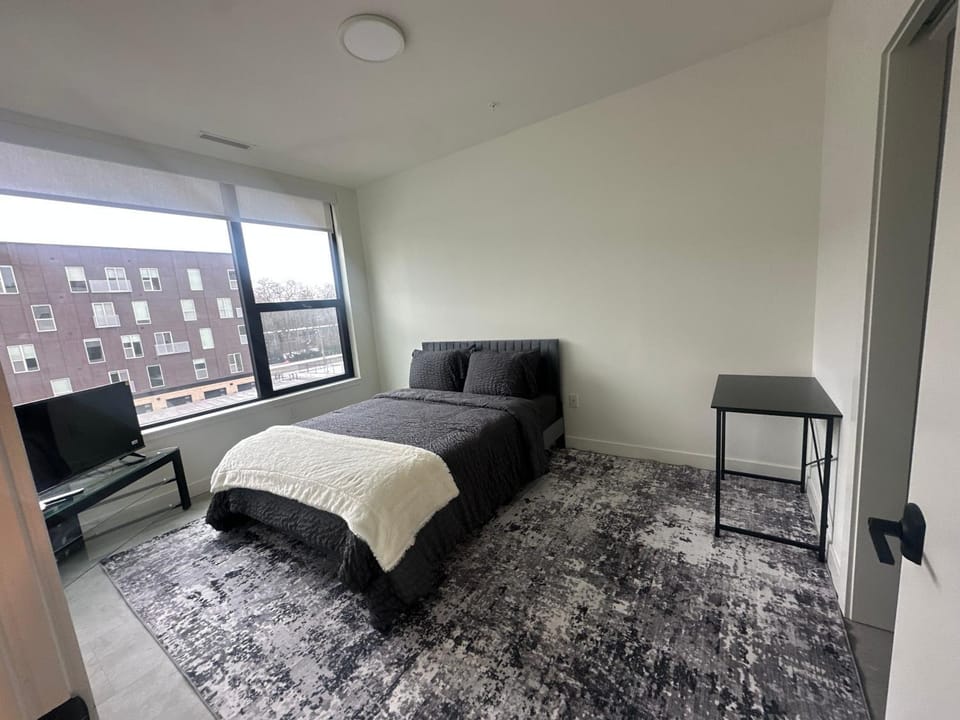 Modern Downtown Detroit 2BR Retreat Apartment in Windsor