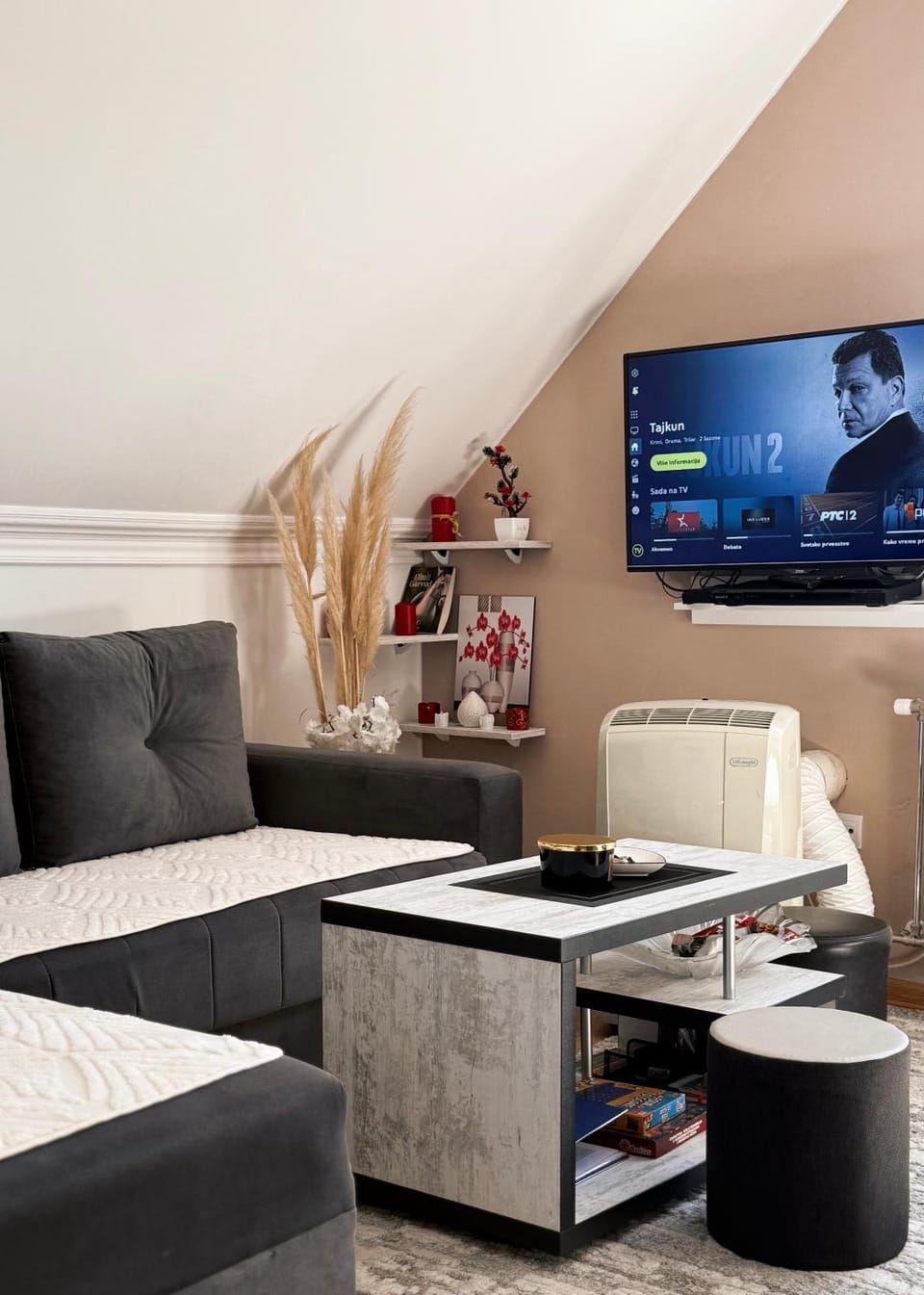 Living room, Seating area