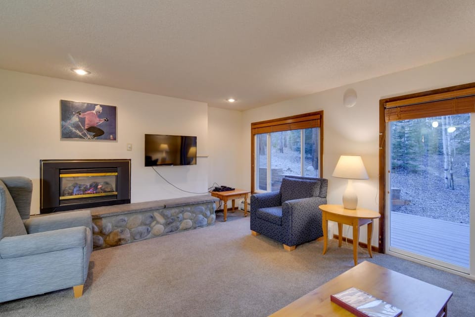 Woodsy Winter Park Condo w/ Pool & Hot Tub Access House in Fraser