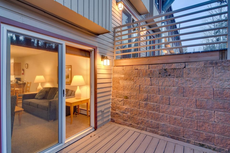 Shuttle to Winter Park Resort! Group Condo w/ Pool House in Fraser