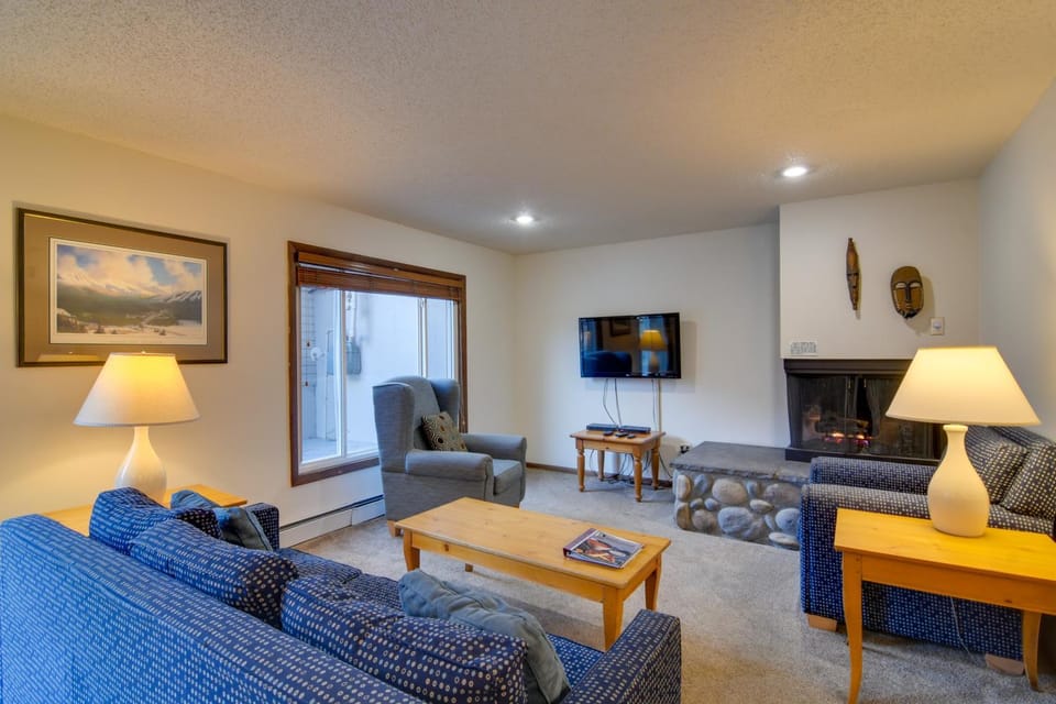 Ski, Soak & Chill! Pool-View Winter Park Condo House in Fraser
