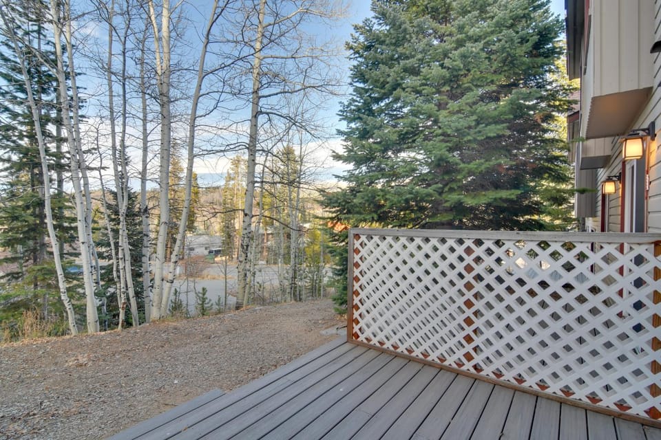 3 Mi to Skiing: Walkable Dtwn Winter Park Condo! House in Fraser