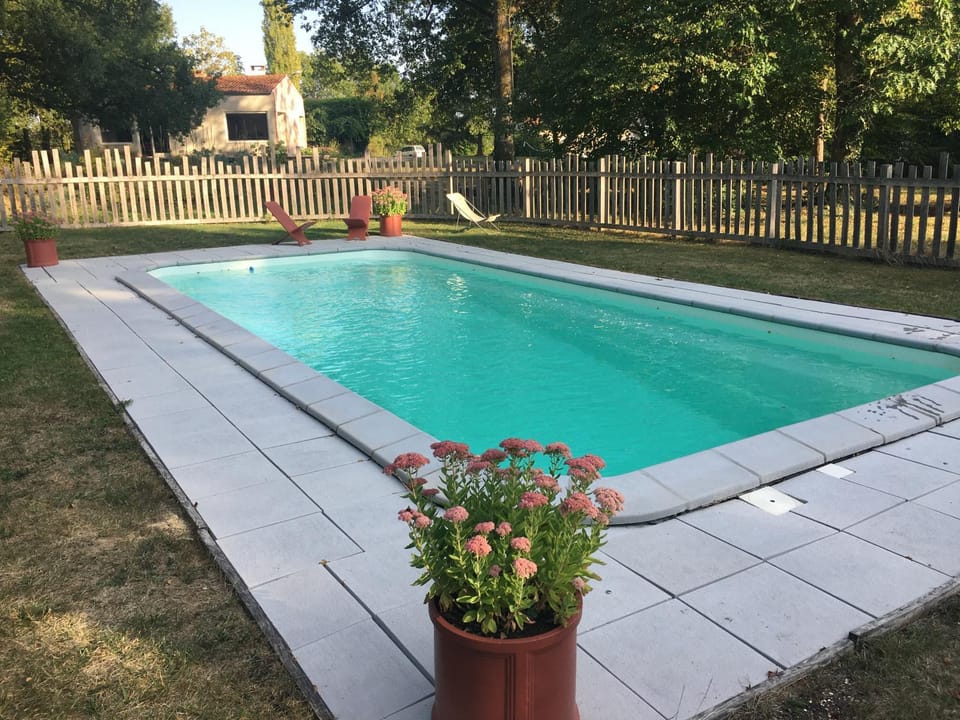 Kitchen or kitchenette, Swimming pool