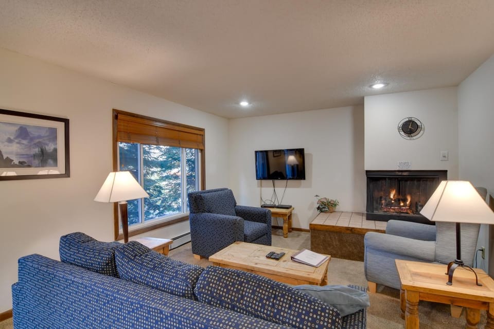 Hot Tub & Heated Pool! Ski Retreat in Winter Park House in Fraser