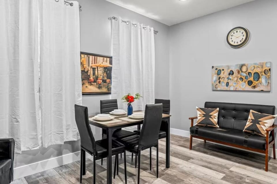 Elegant 1BR Stay Near Zoo & Downtown Philly Apartment in Philadelphia