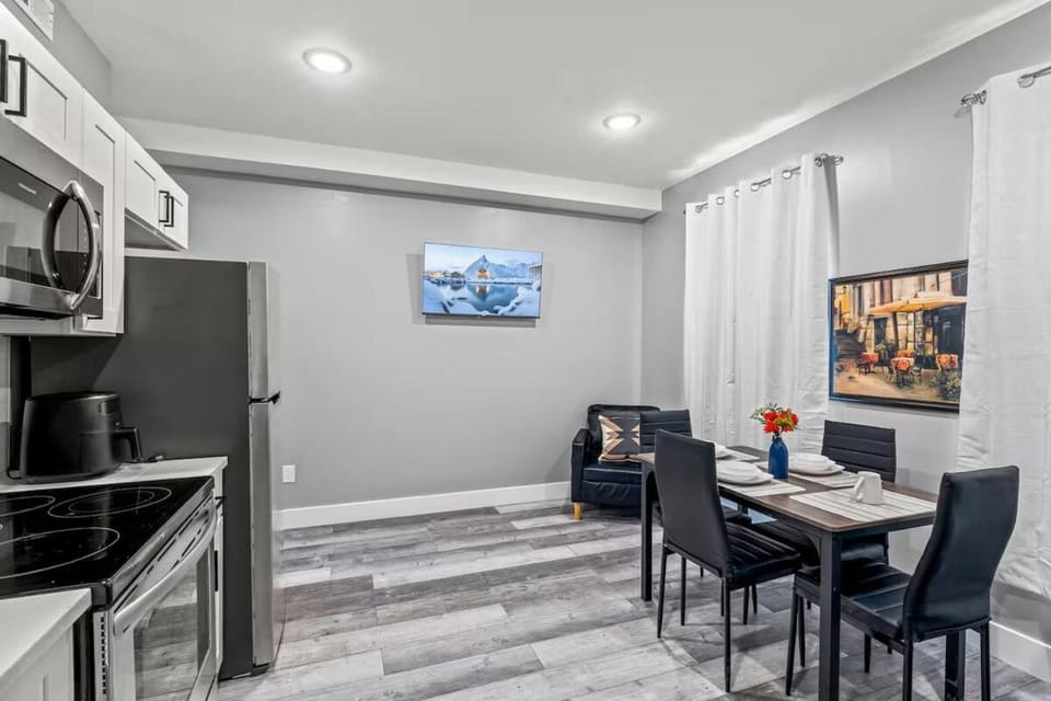 Elegant 1BR Stay Near Zoo & Downtown Philly Apartment in Philadelphia