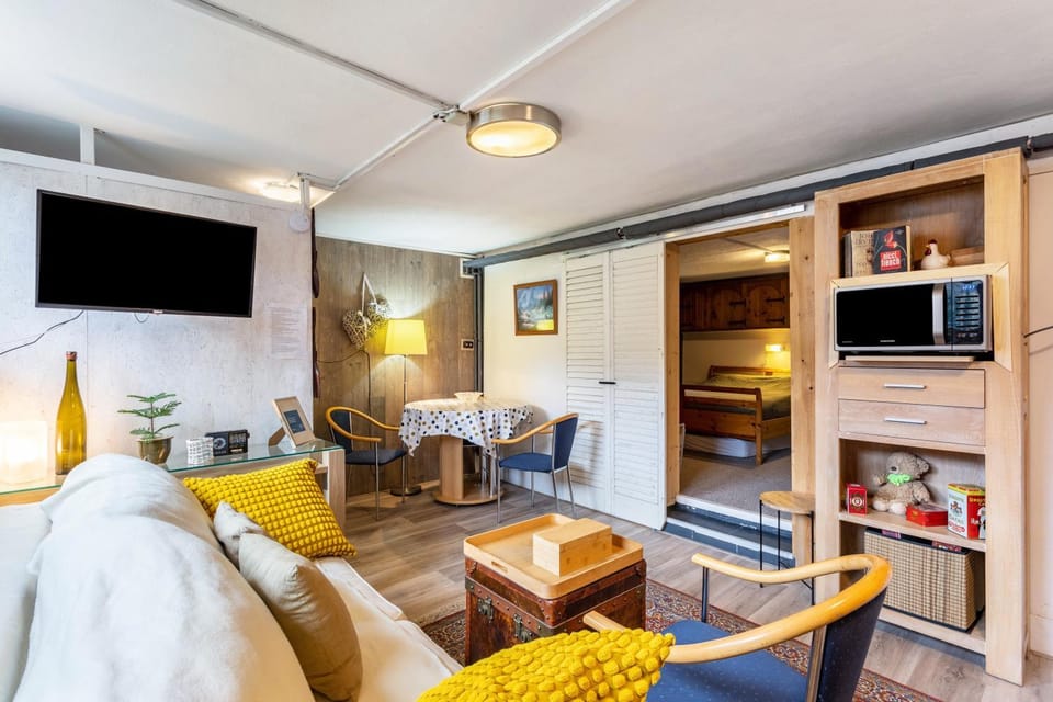 Property building, Living room