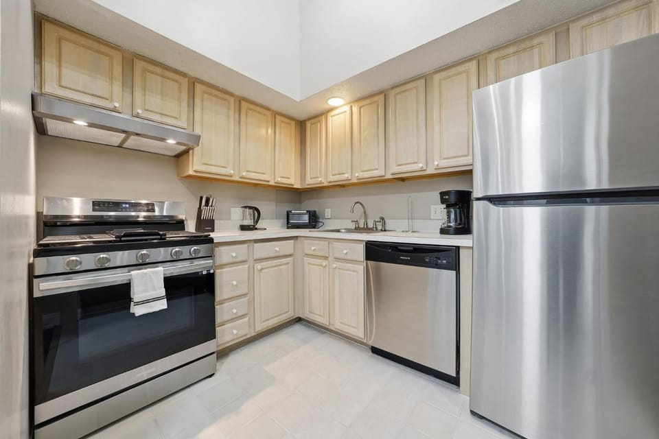 Modern 1BR perfect for extended visits Apartment in West Haven