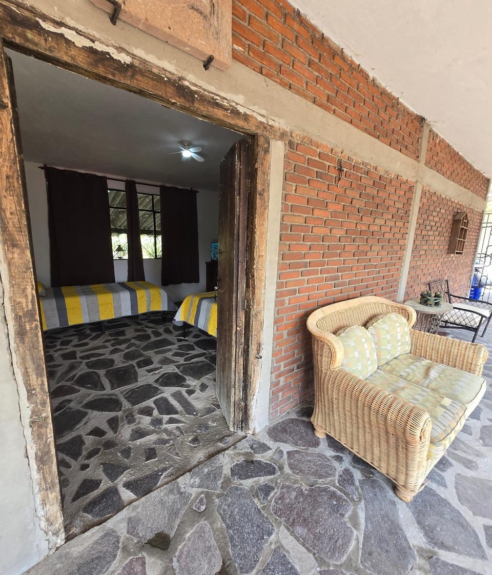 Hotel NoQueNo Vista al lago Country House in Hidalgo, Mexico