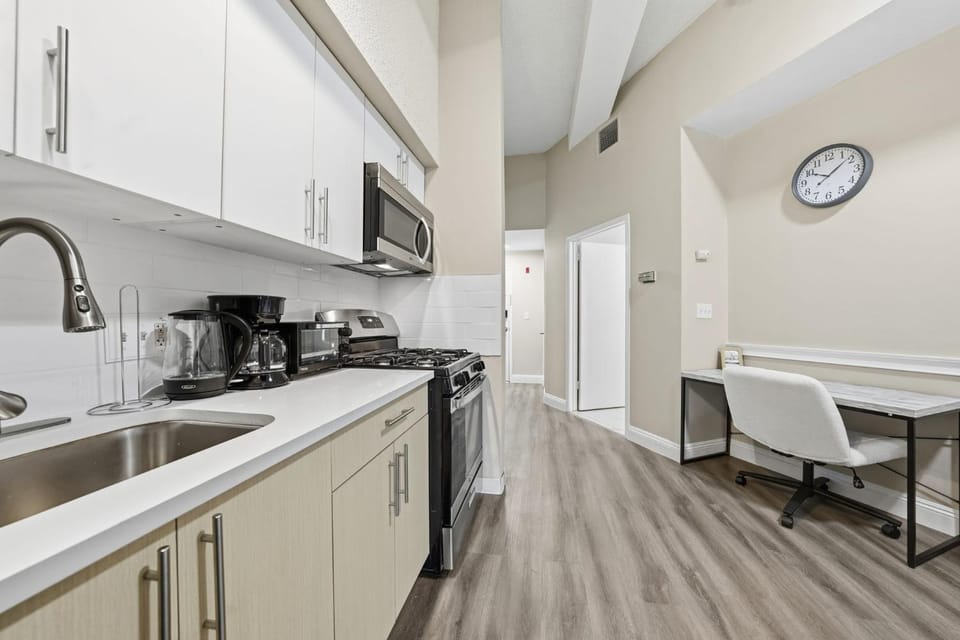 Homey studio perfect for long-term guests Apartment in West Haven