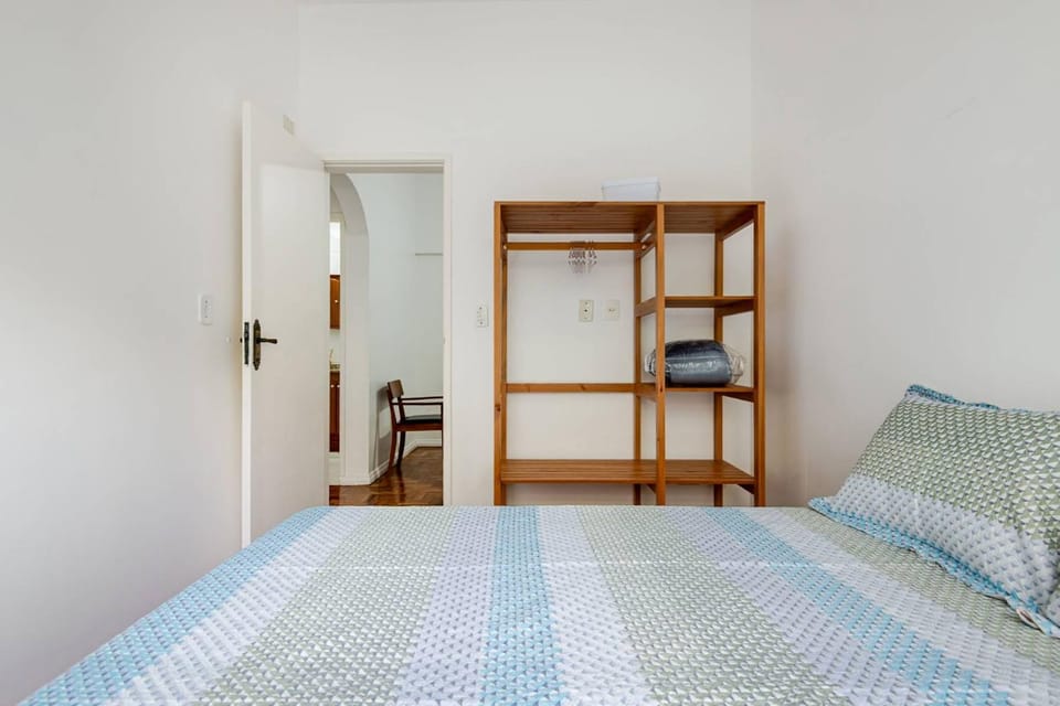 Photo of the whole room, Bedroom, wardrobe