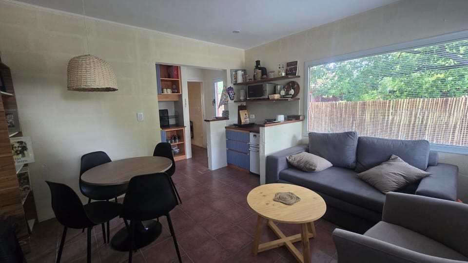 Kitchen or kitchenette, Living room, Seating area, Dining area
