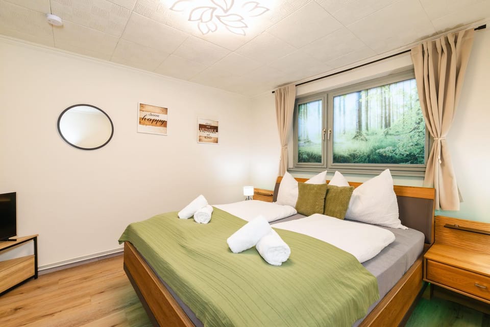 Bed, Photo of the whole room, Bedroom, towels