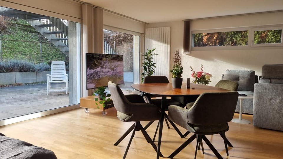 Living room, Dining area