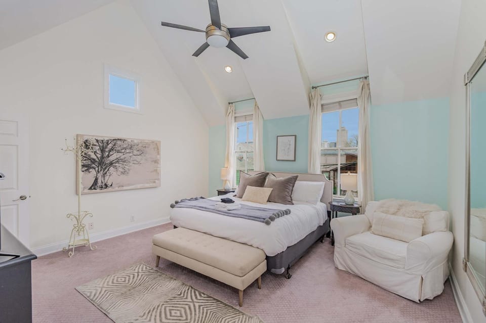 Rhythm & Rest Group Stay with Grill & Cozy Fireplace House in Nashville
