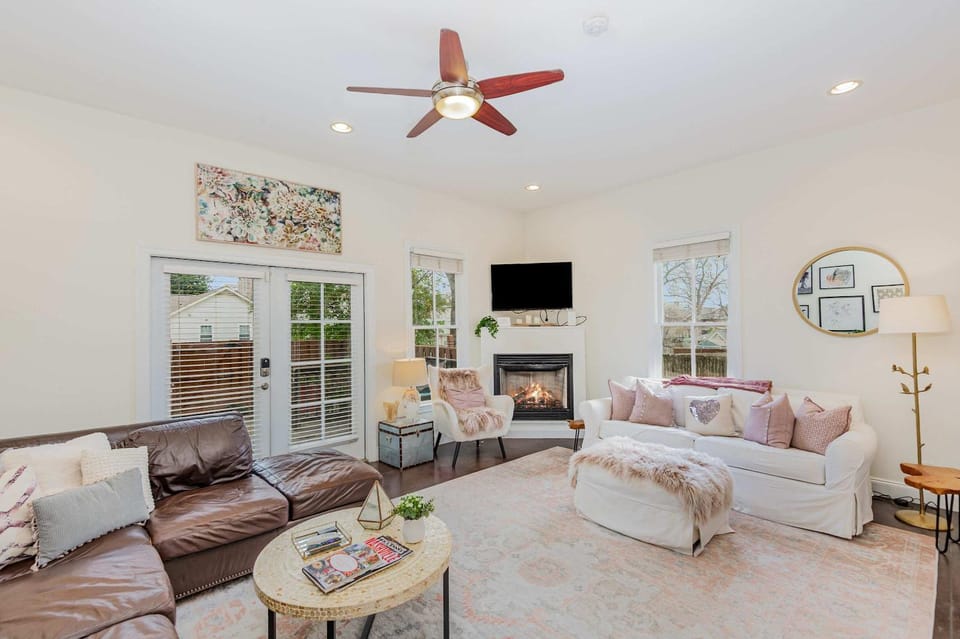 Rhythm & Rest Group Stay with Grill & Cozy Fireplace House in Nashville