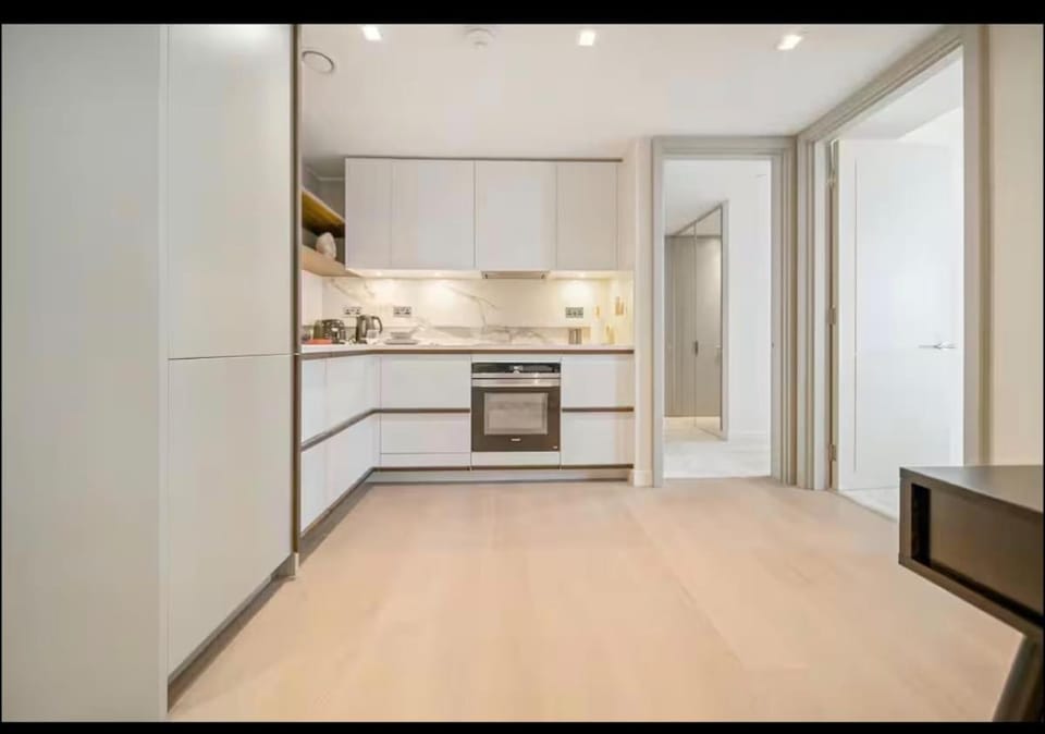 Modern Lux 2 bed 2 bath Central London Apartment in City of Westminster
