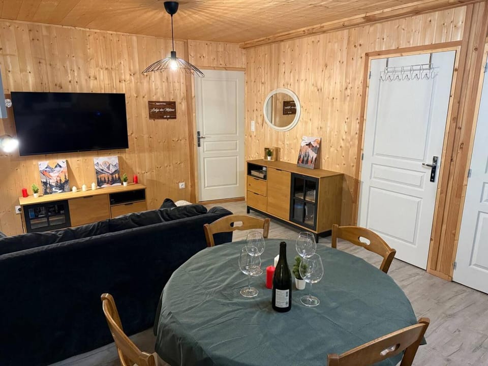 TV and multimedia, Living room, Dining area
