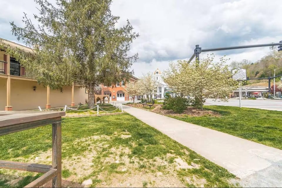 Property building, Facade/entrance, Street view