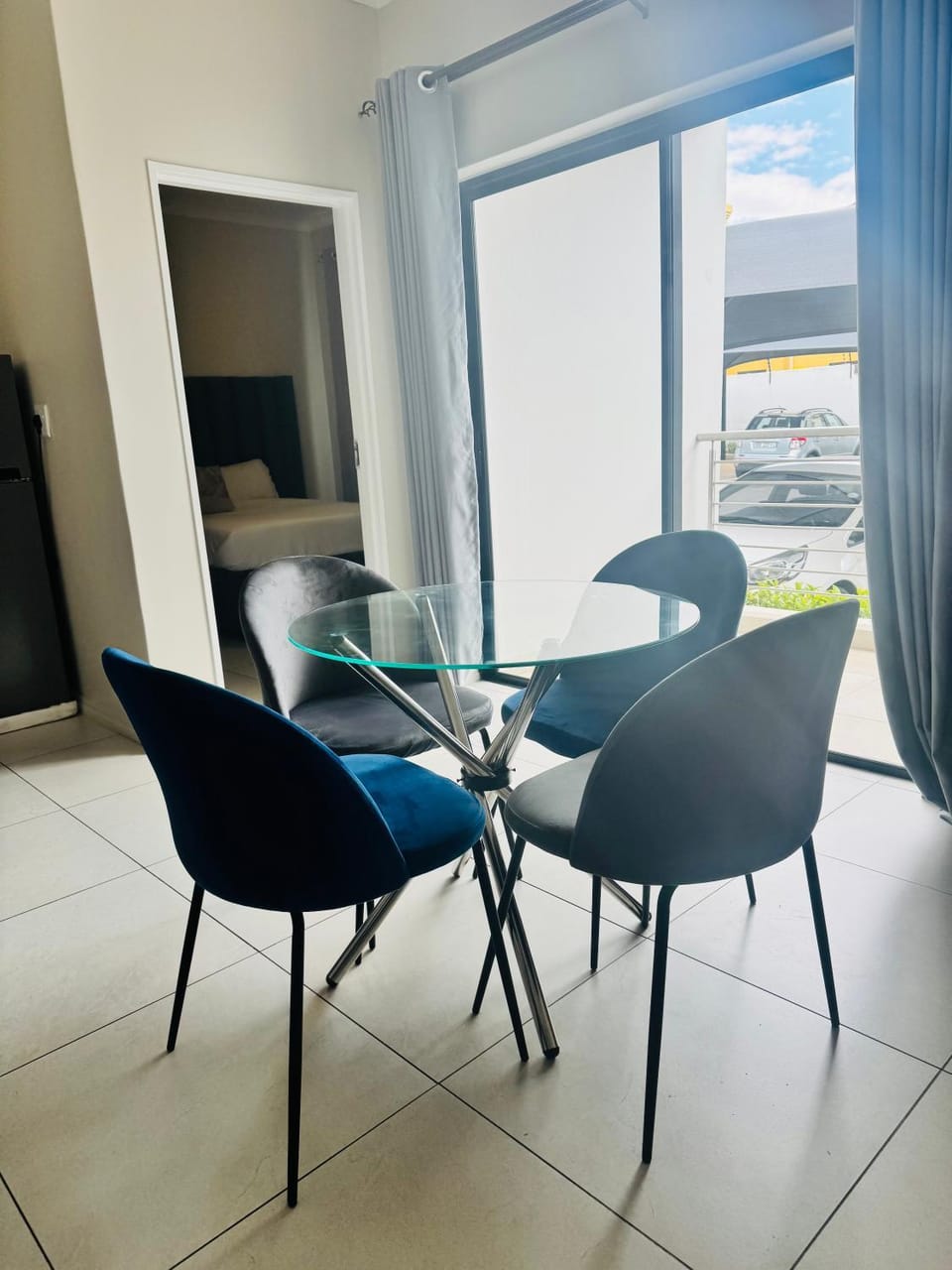 Spacious 2BR #Family & Group Stay #Secure Parking #Fast WiFi Apartment in Gauteng
