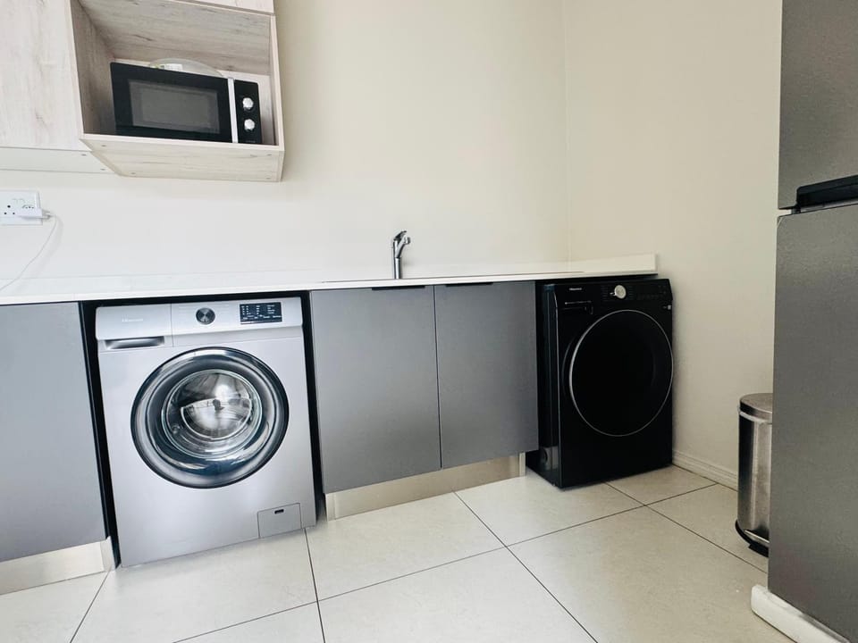 Spacious 2BR #Family & Group Stay #Secure Parking #Fast WiFi Apartment in Gauteng