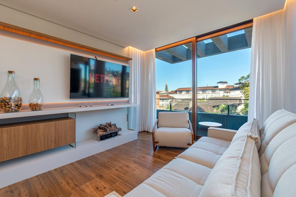 Communal lounge/ TV room, TV and multimedia, View (from property/room), Balcony/Terrace, Living room
