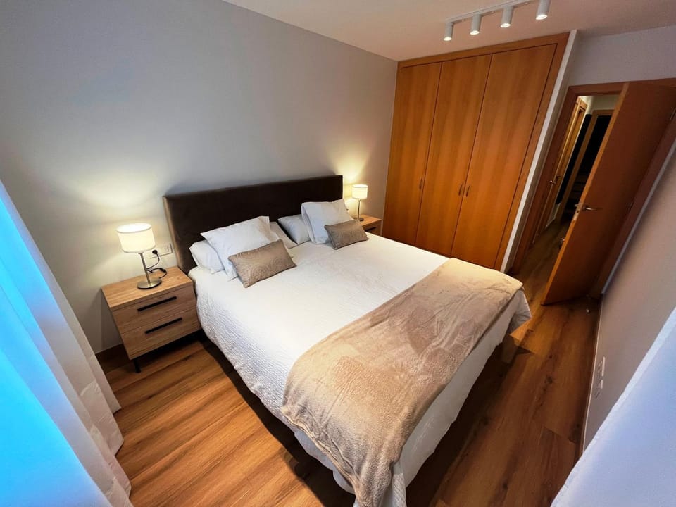 Bed, Photo of the whole room, Bedroom, wardrobe