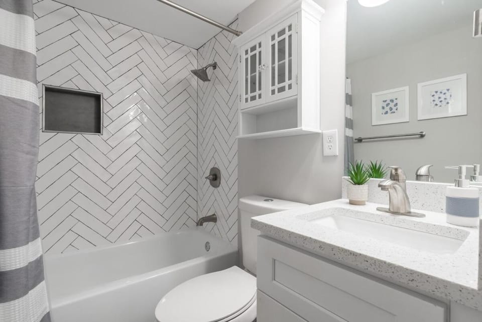 Pet-Friendly Woodstock Cottage - Prime Location House in Woodstock