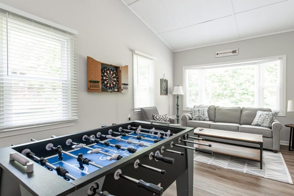 Pet-Friendly Woodstock Cottage - Prime Location House in Woodstock