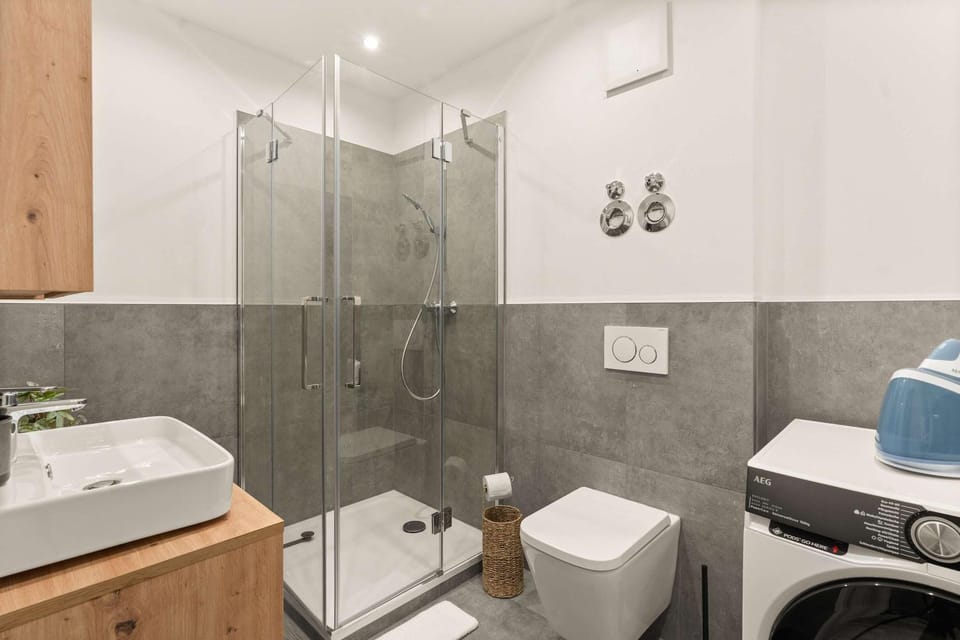 Shower, Toilet, Bathroom, washing machine, dryer