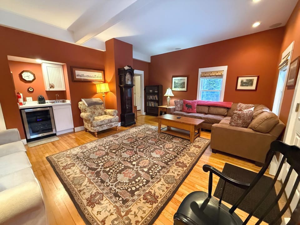 Historical Gingerbread House in Bretton Woods with Direct Slope Views! House in Carroll