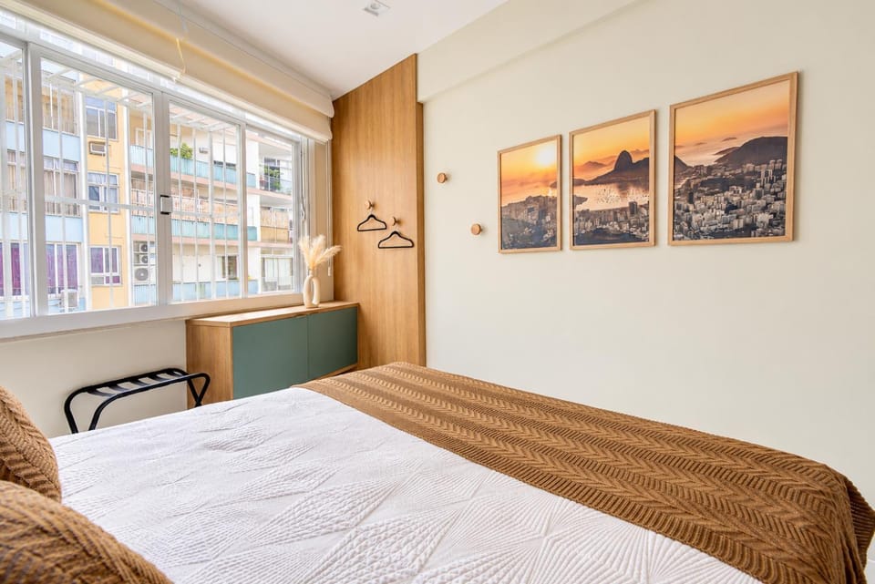 Designer apt steps from Copacabana Beach - 9th floor Apartment in Rio de Janeiro