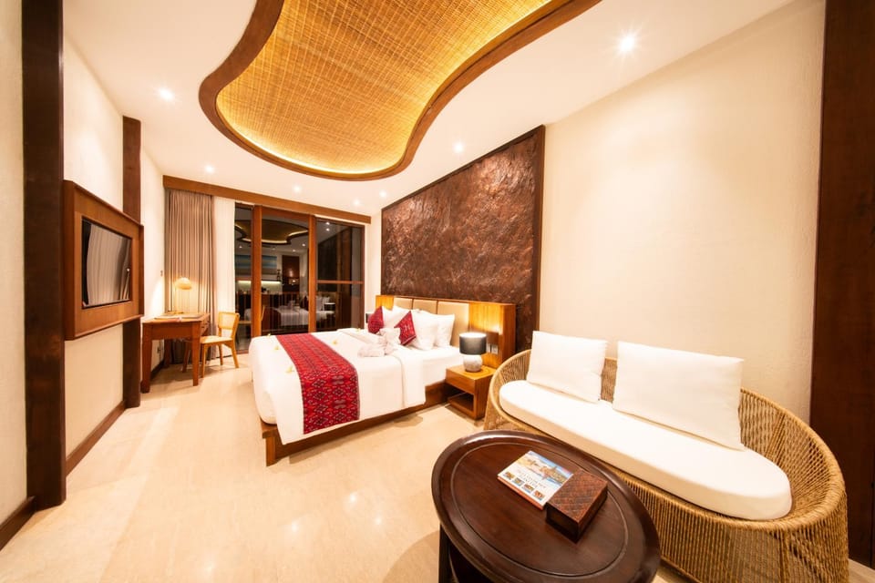 Bed, Seating area, Bedroom