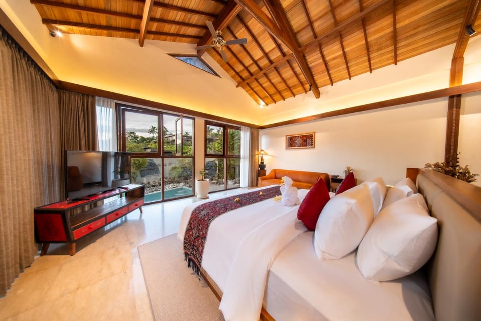 Bed, TV and multimedia, Bedroom