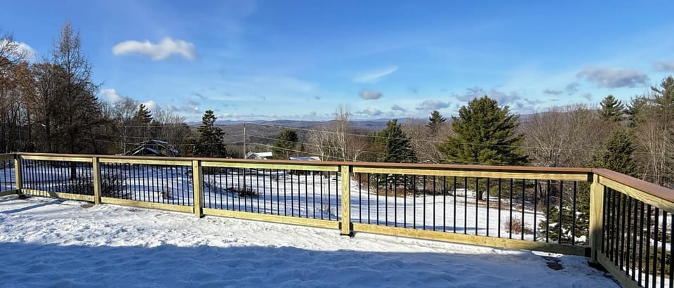 2T Bethlehem Retreat with Stunning Sunset Views in the Heart of the White Mountains House in Littleton