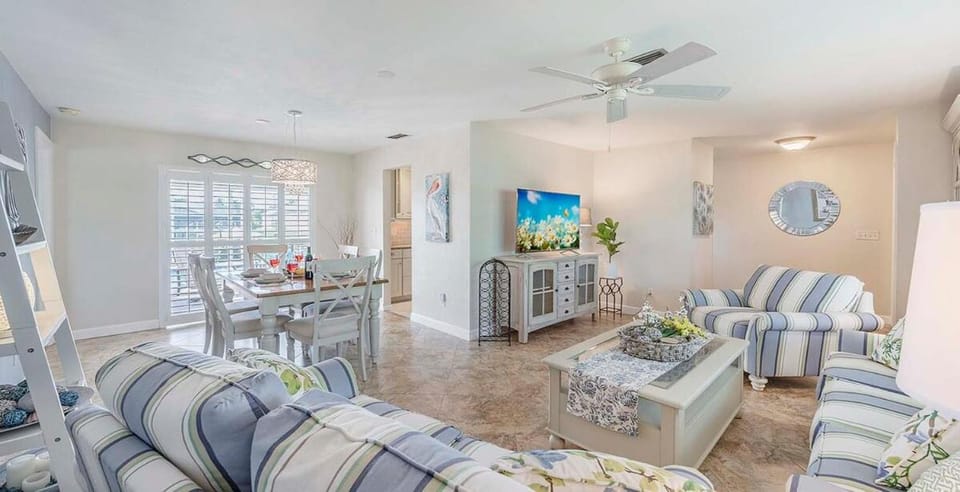 Tropical Cabana Villa in Cape Coral