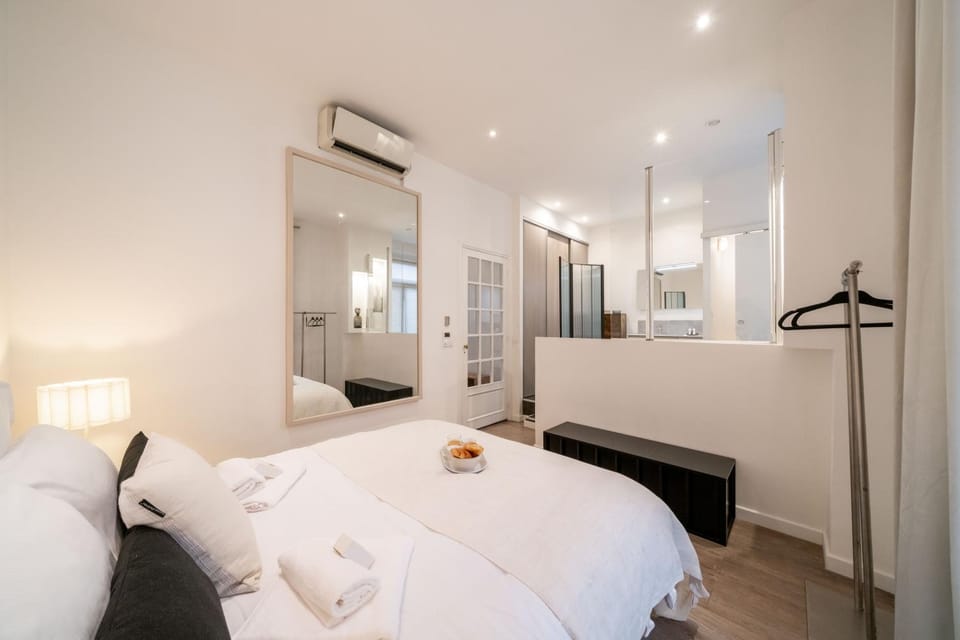 Bed, Photo of the whole room