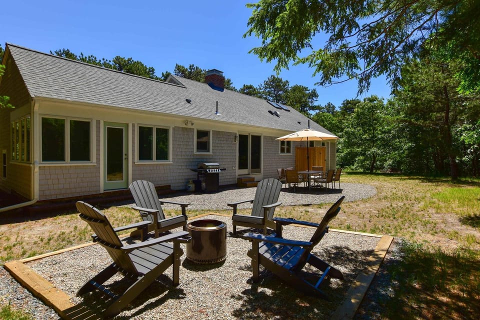 Central AC Fire Pit Game Room House in Orleans