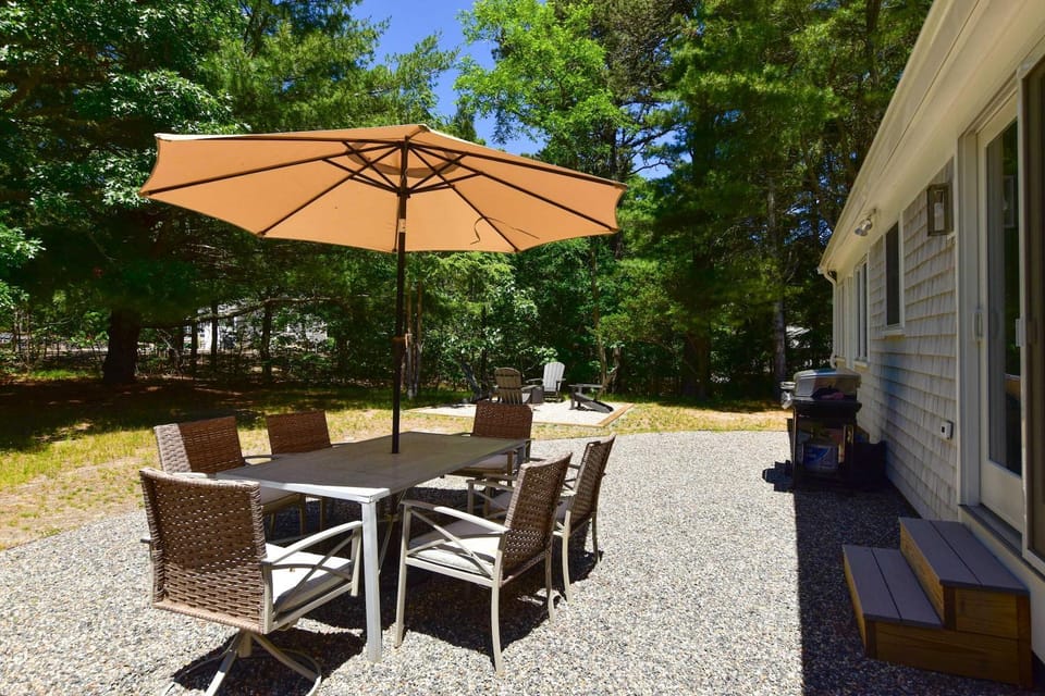 Central AC Fire Pit Game Room House in Orleans
