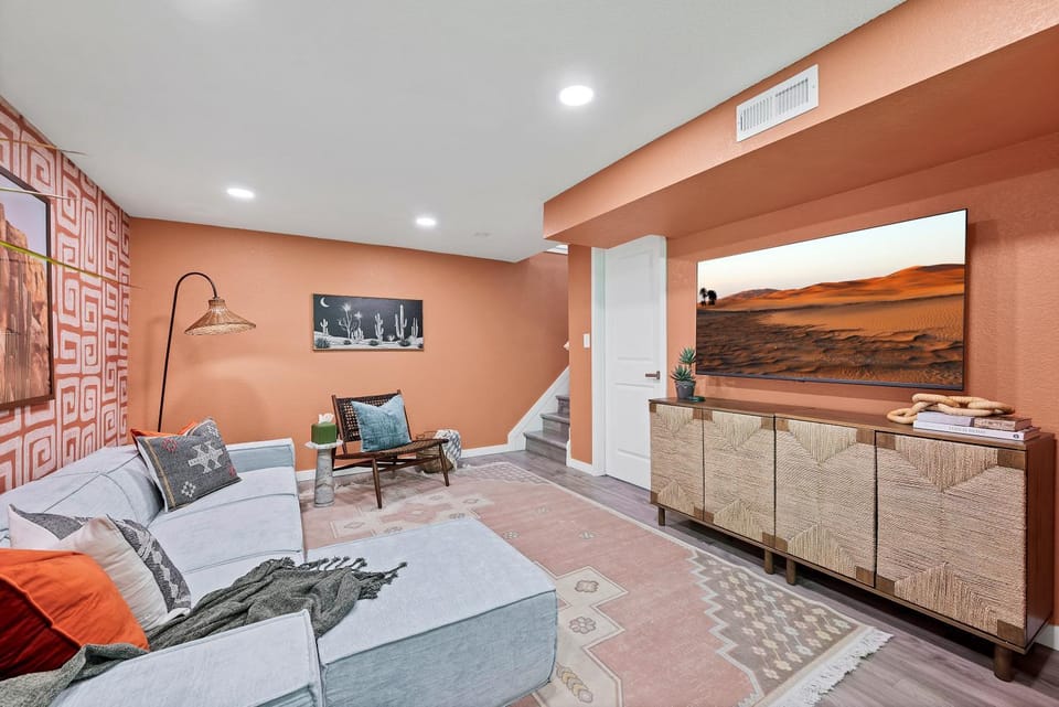 TV and multimedia, Living room, Decorative detail, Seating area