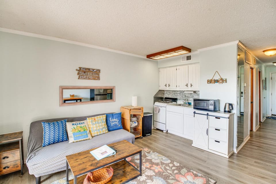 Steps to Water! Beachfront Corpus Christi Condo House in Nueces County