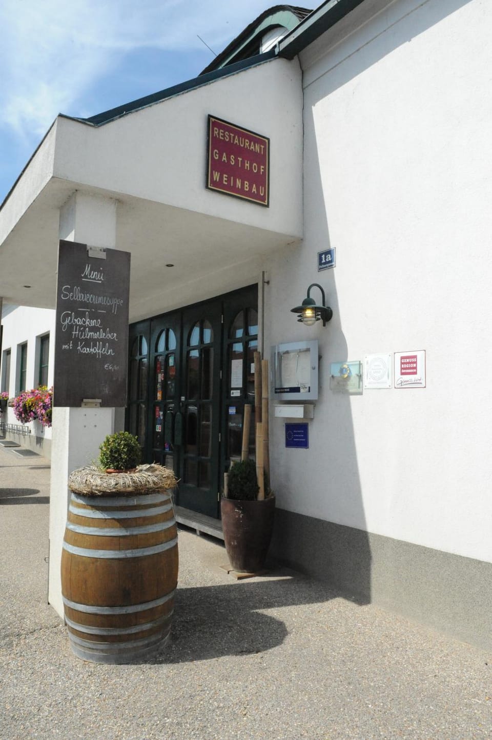 Facade/entrance