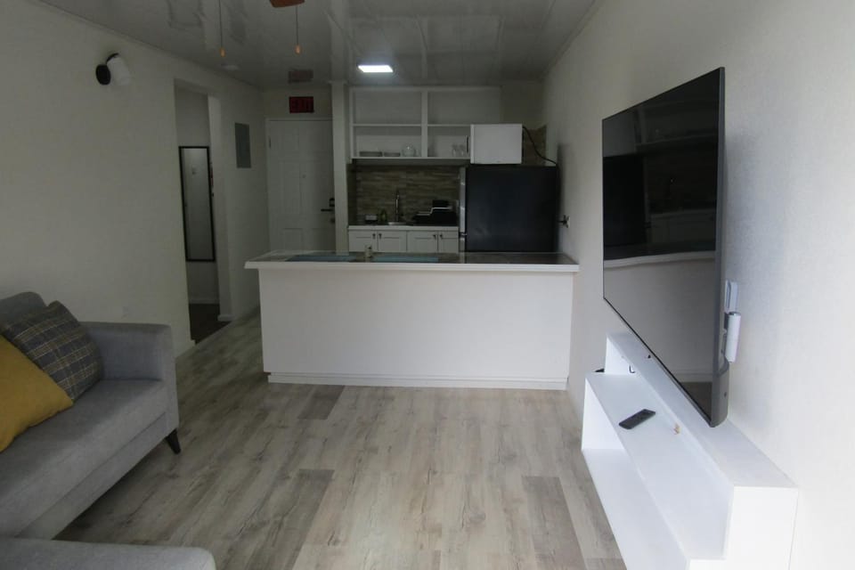 103 Batts Rock Beach Condo's Apartment in Saint Michael