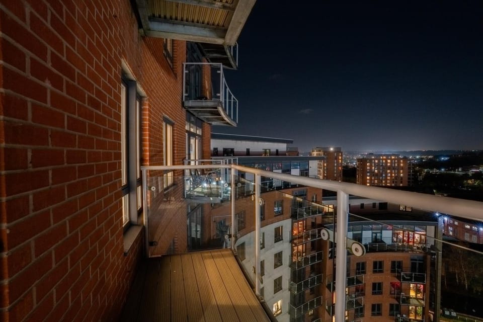 Leeds - City Stay on the River - Sleeps 10 - Central Apartment in Leeds